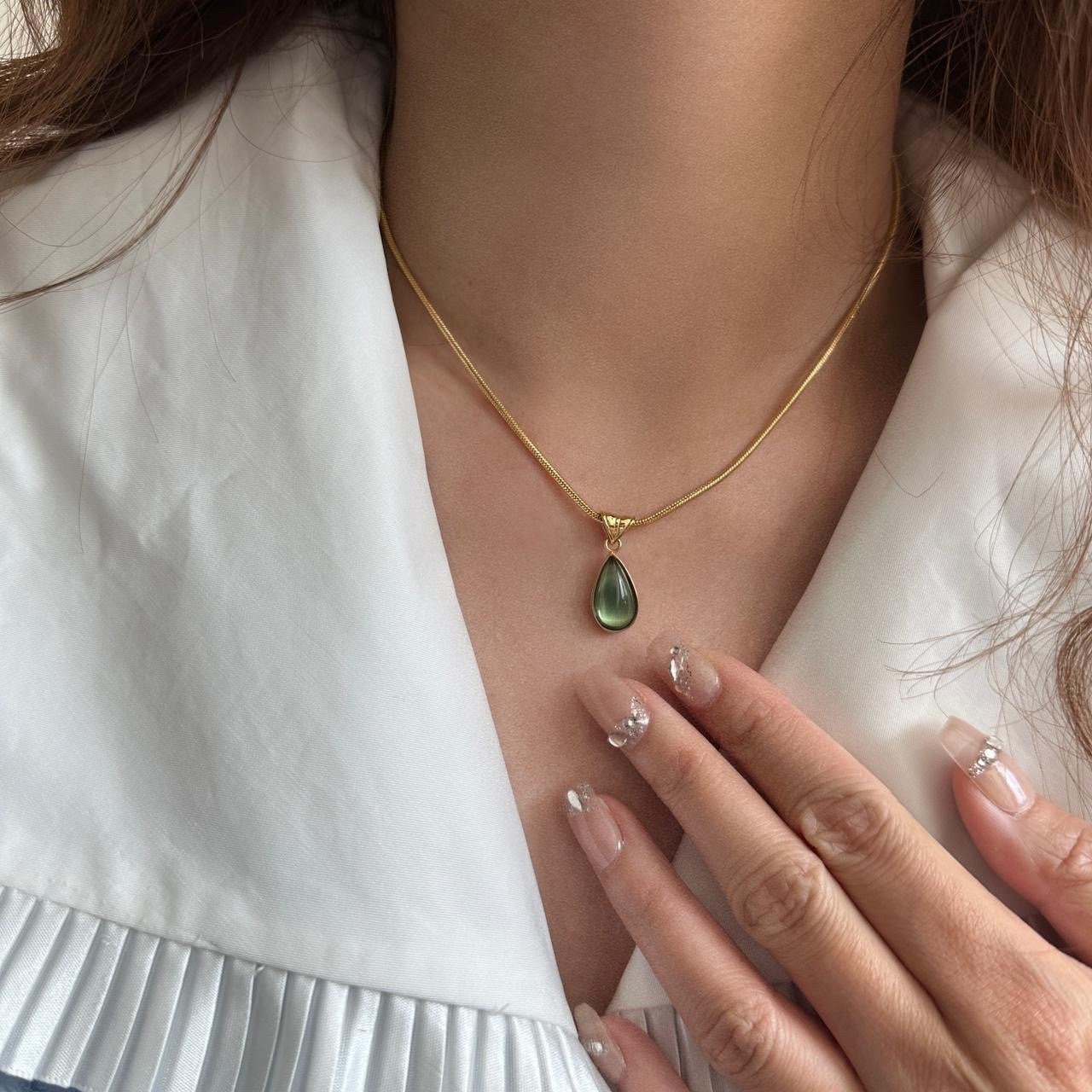 Waterdrop pendant necklace
