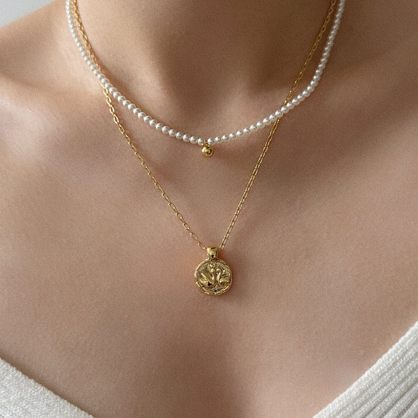 High-quality glass pearl gold bead charm necklace