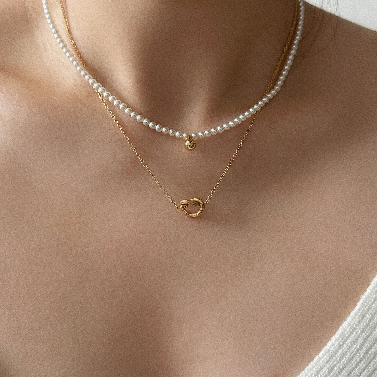 High-quality glass pearl gold bead charm necklace