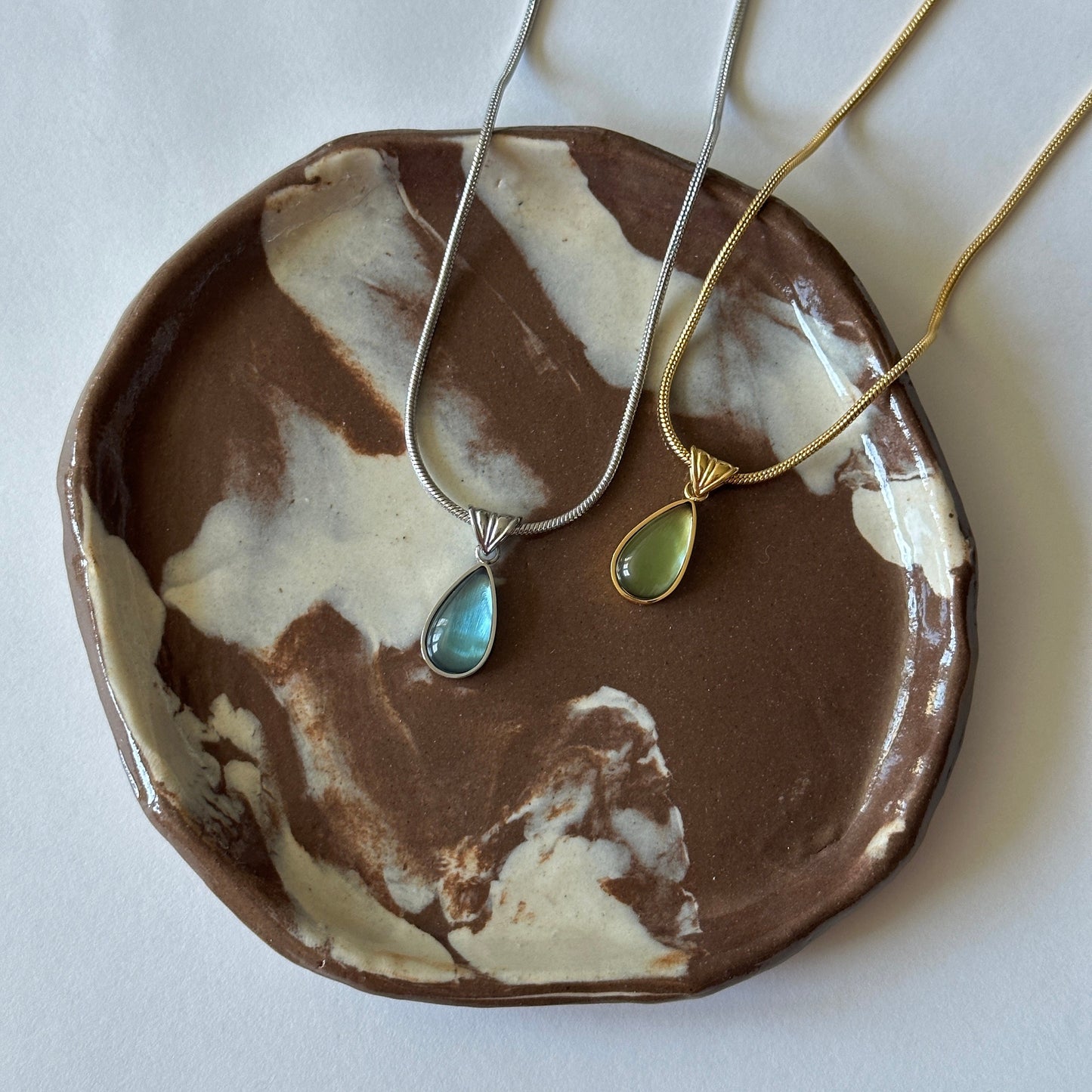 Waterdrop pendant necklace