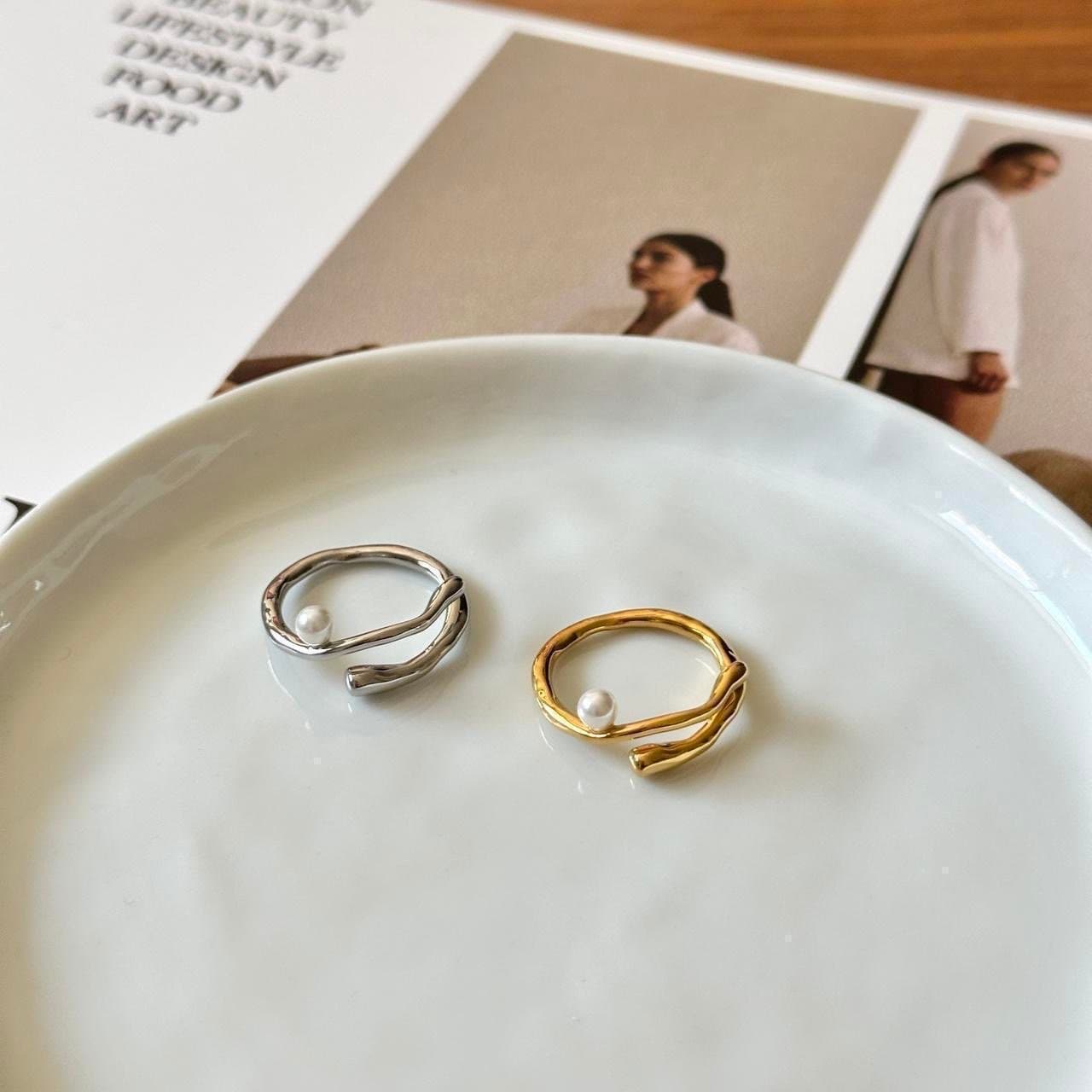 Minimalist double hoop pearl rings