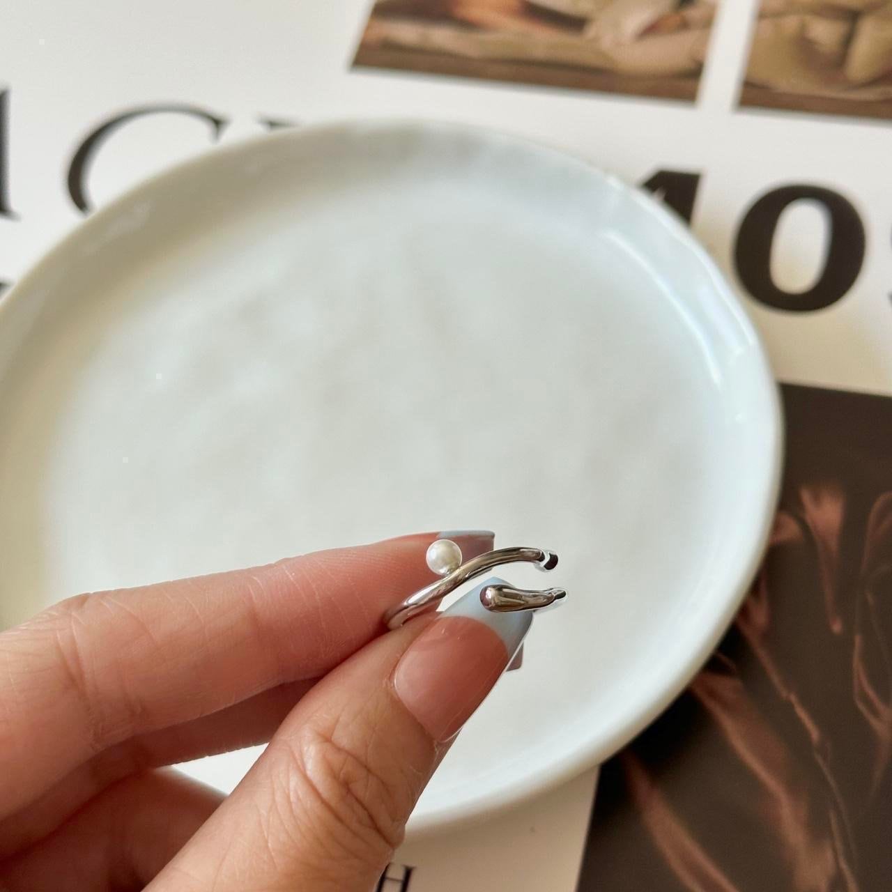 Minimalist double hoop pearl rings