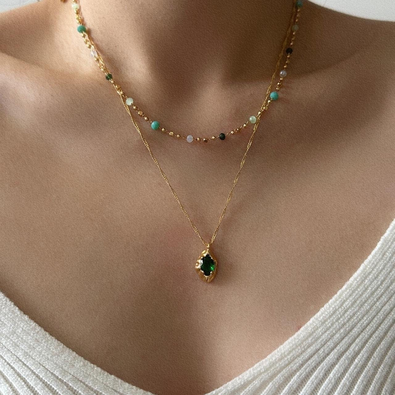 Emerald crystal pendant gold necklace