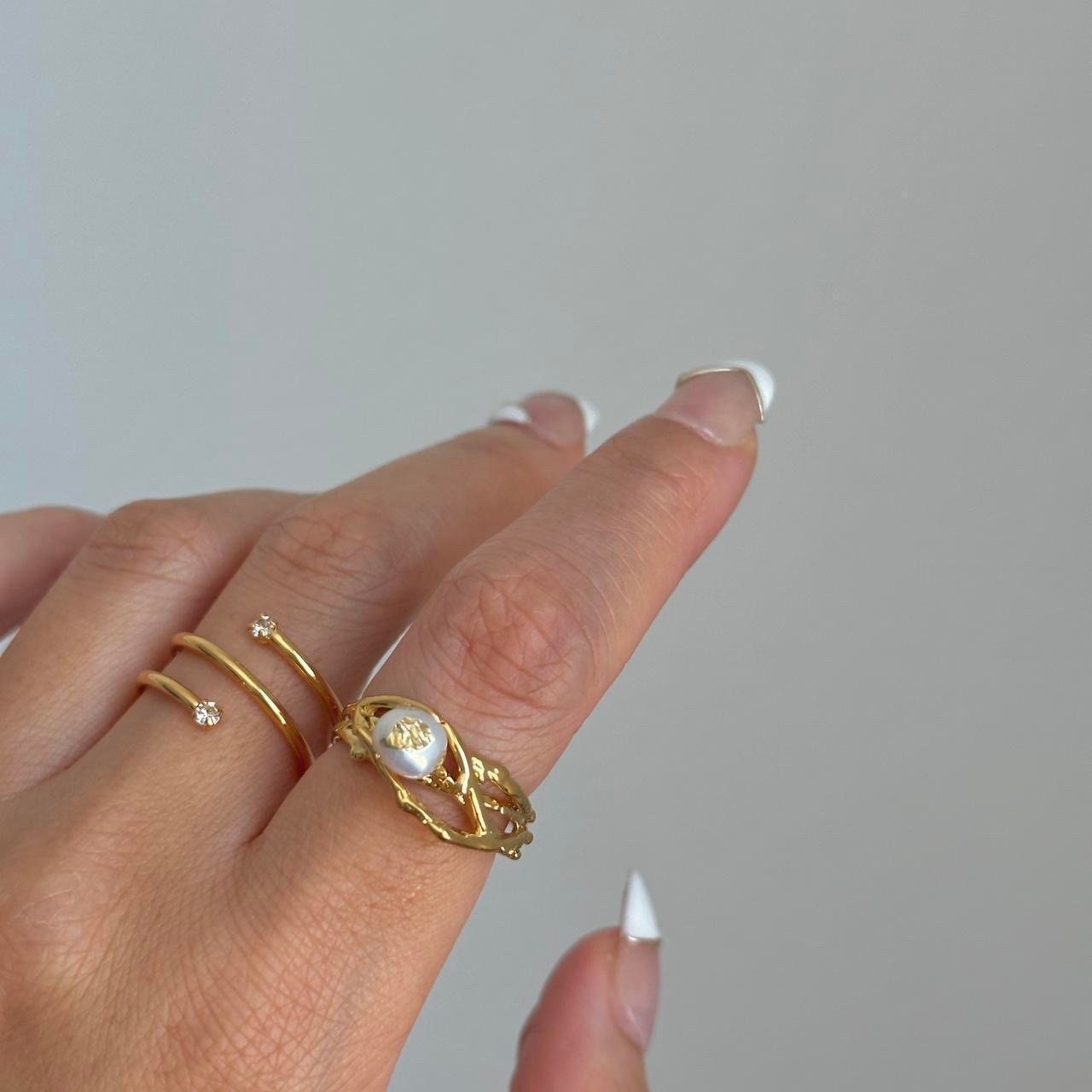 Gold twig-style freshwater pearl rings