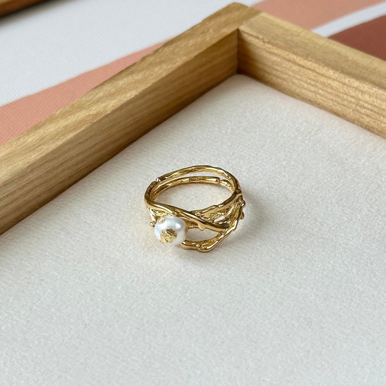 Gold twig-style freshwater pearl rings