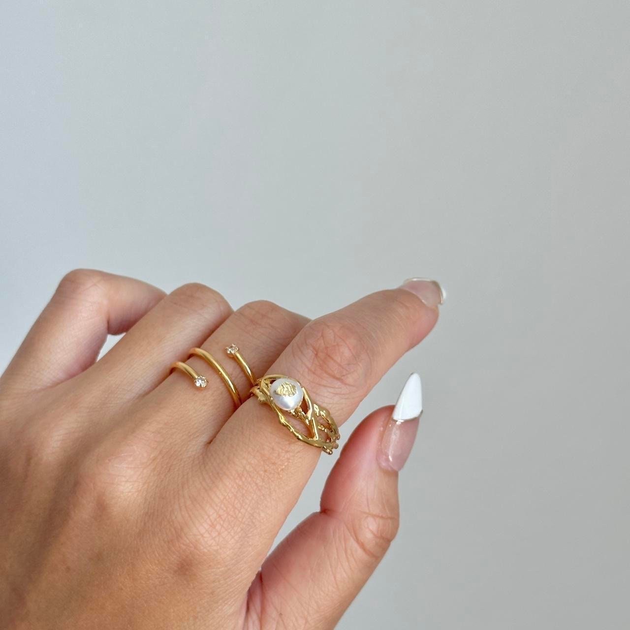 Gold twig-style freshwater pearl rings