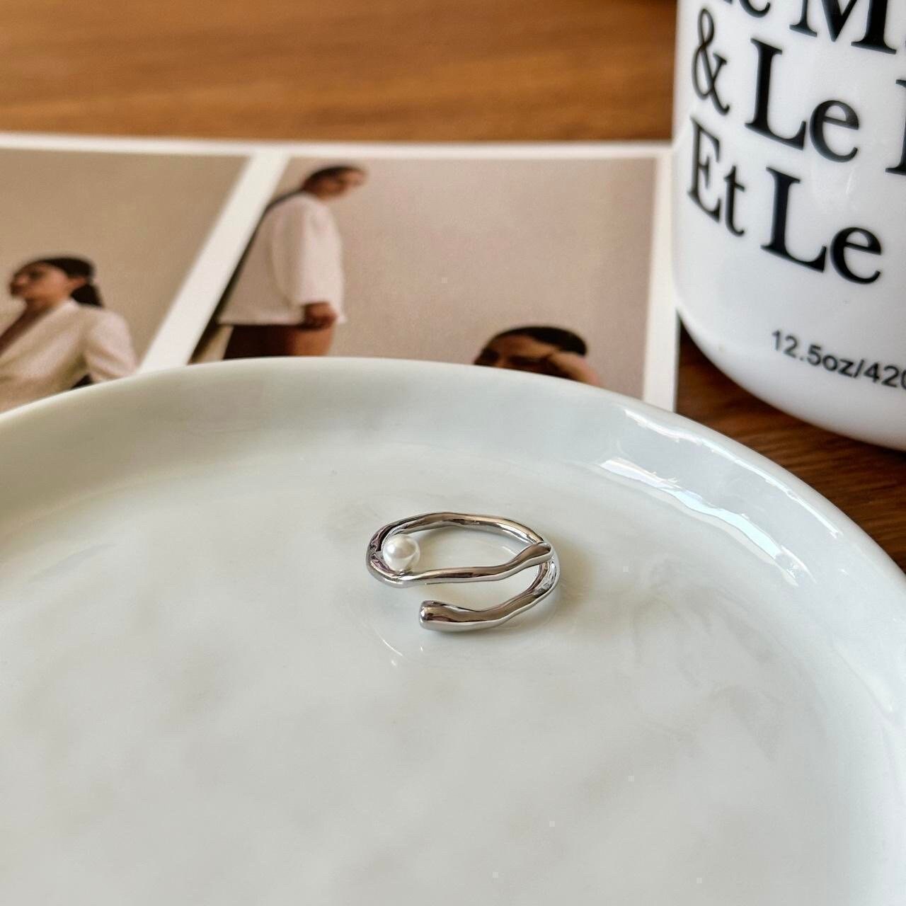 Minimalist double hoop pearl rings