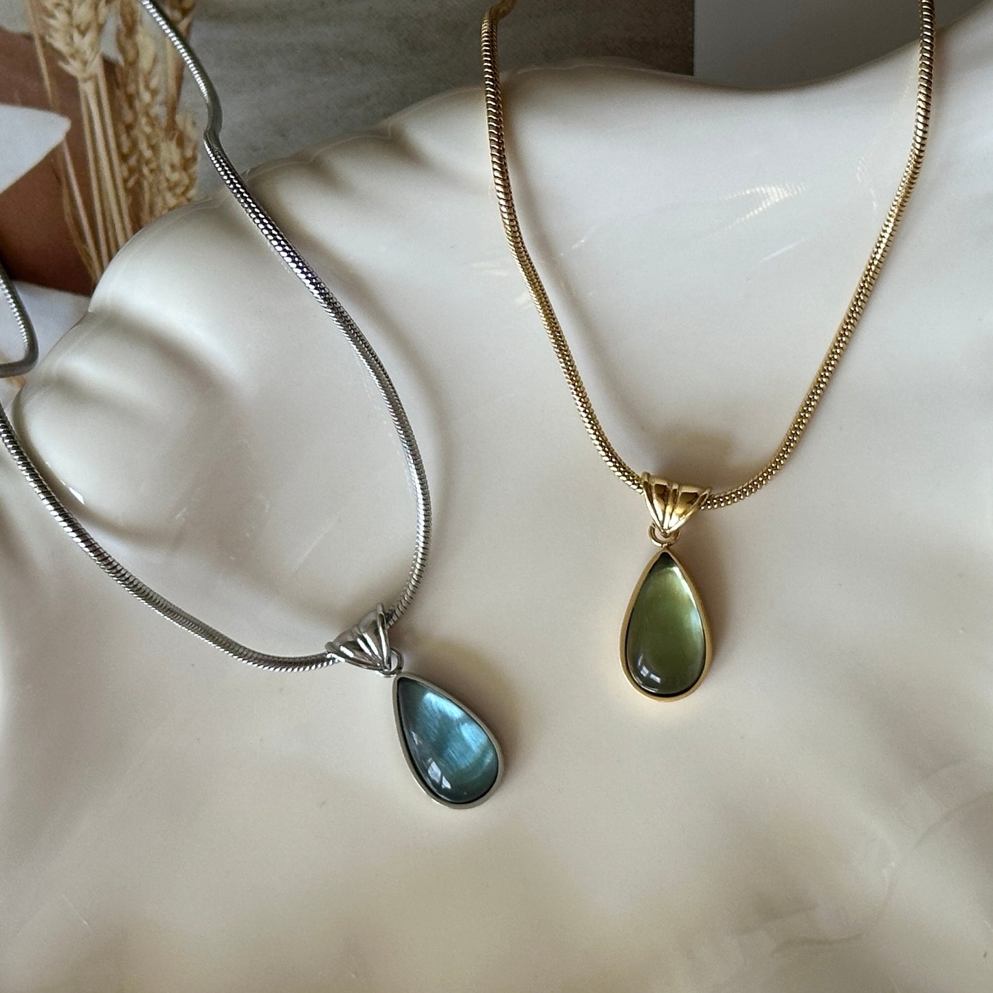 Waterdrop pendant necklace