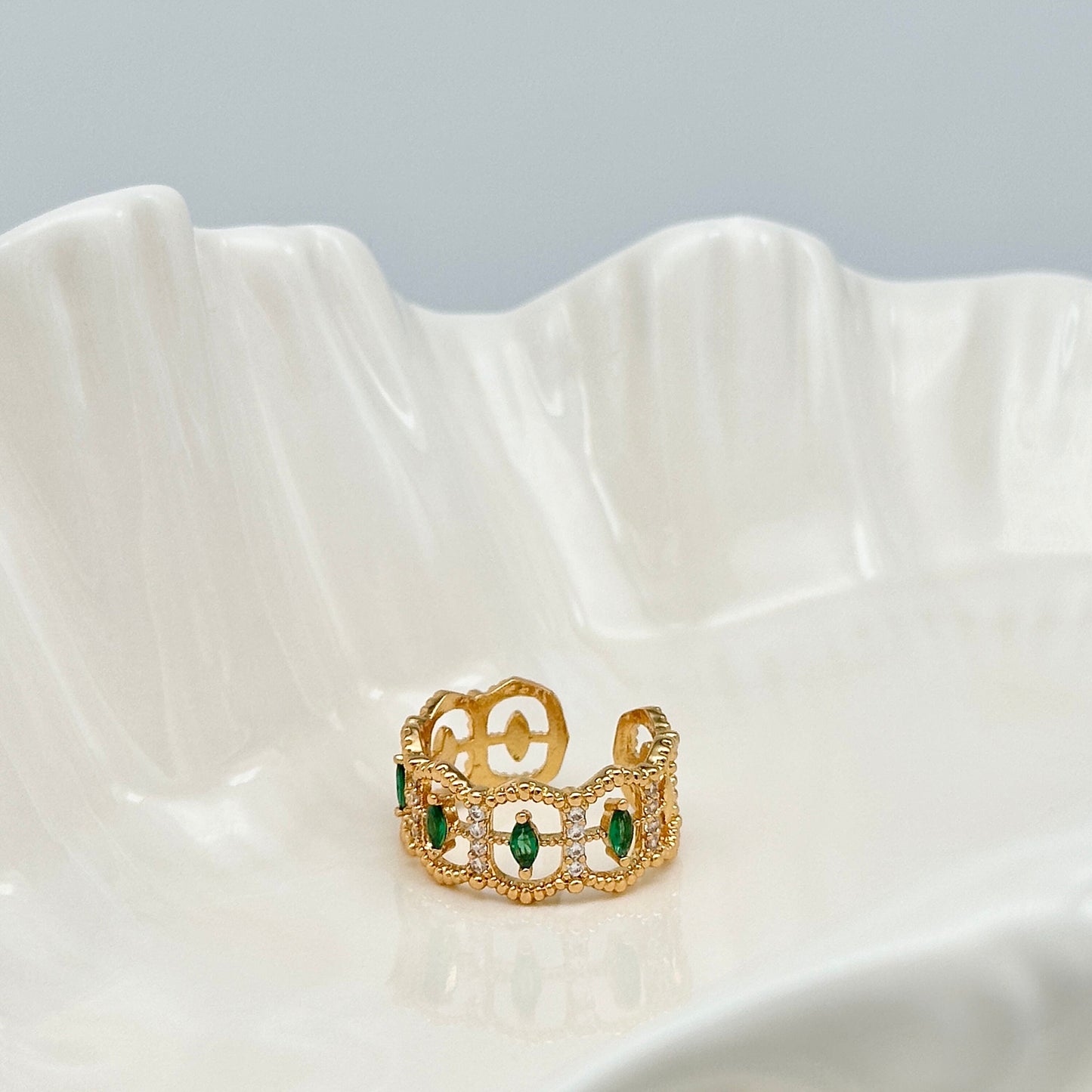 Gold Emerald Delicate Hollow Ring