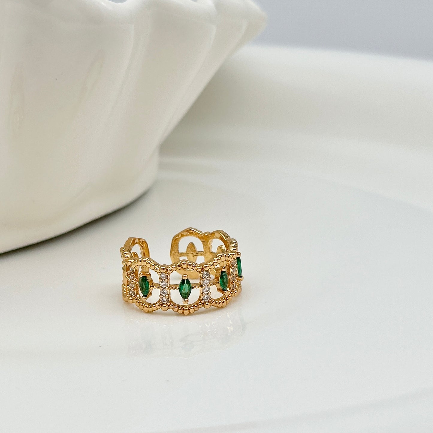 Gold Emerald Delicate Hollow Ring