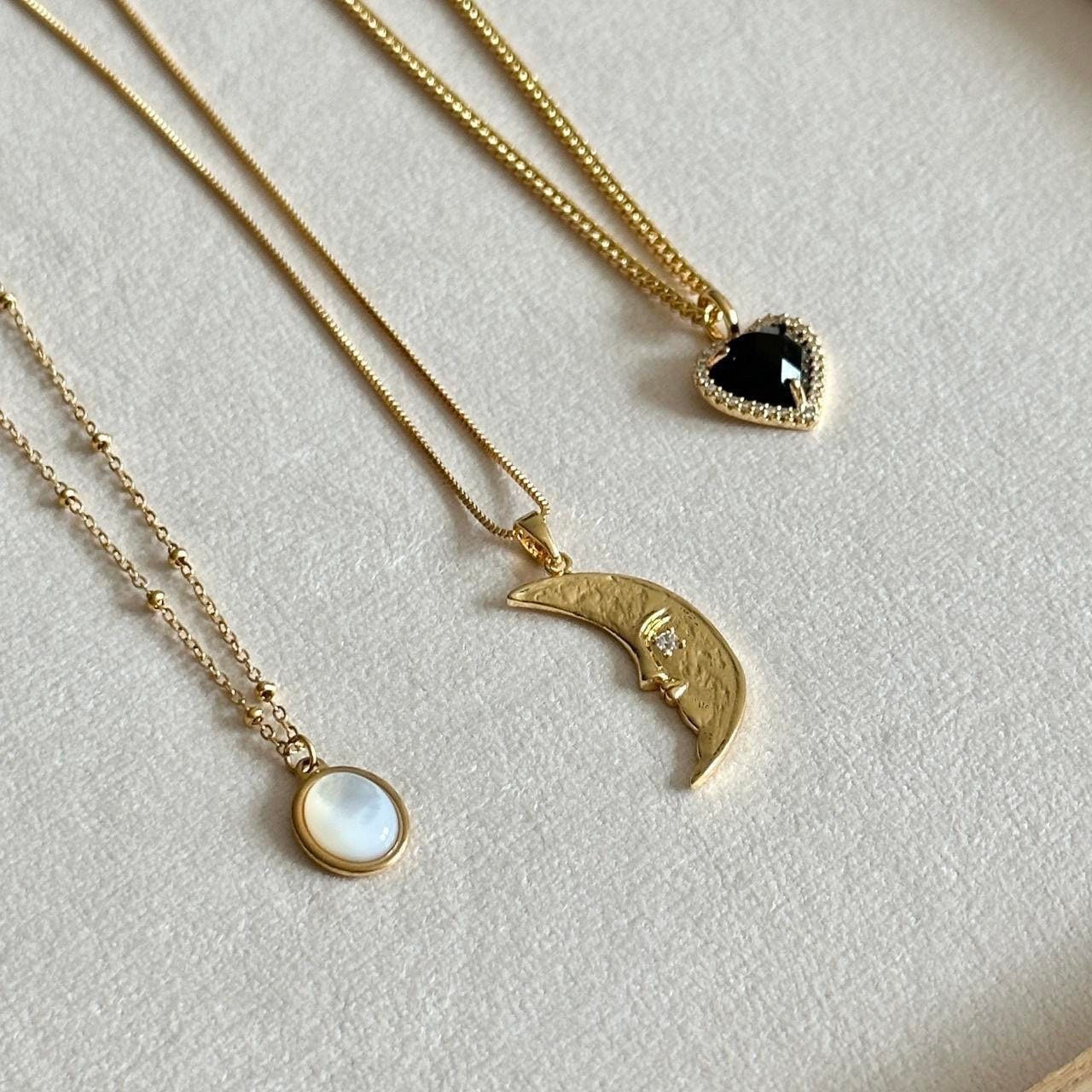 Oval Mother Of Pearl Gold Pendant Beaded Necklace