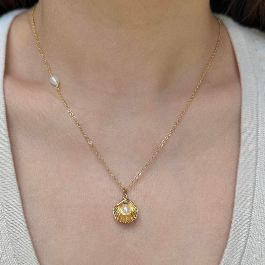 Gold Shell Freshwater Pearl Pendant Necklace