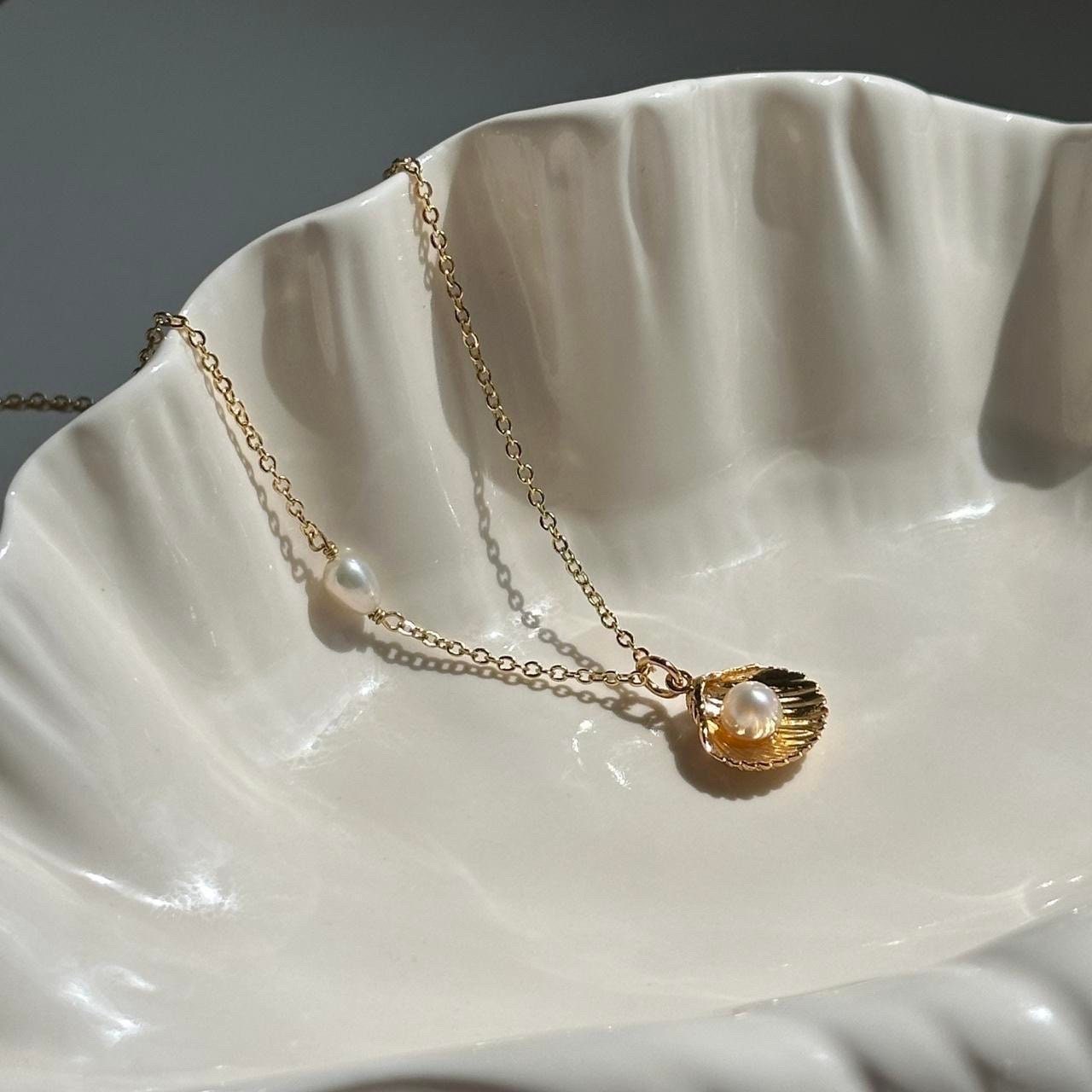 Gold Shell Freshwater Pearl Pendant Necklace