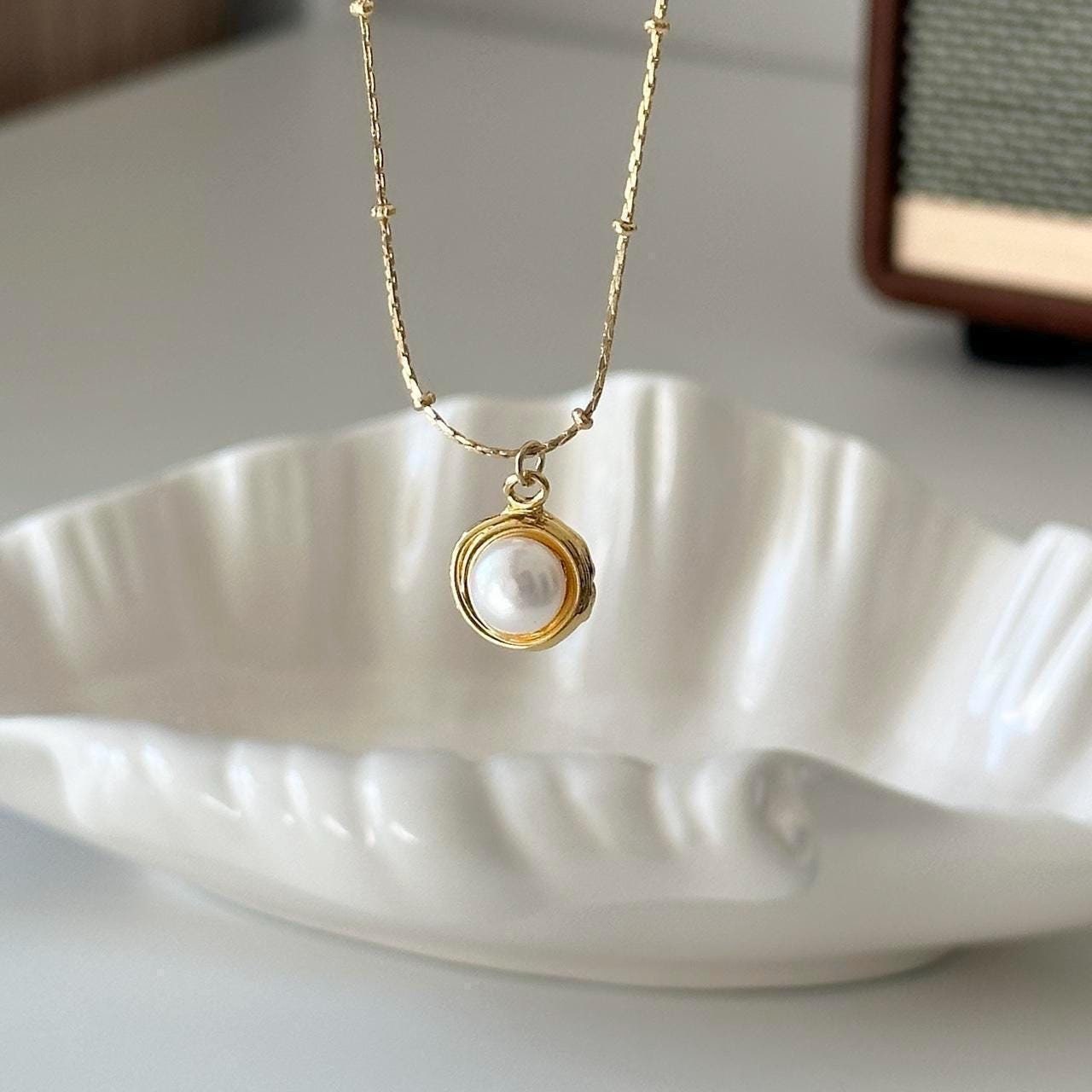 Freshwater Pearl Pendant Gold necklace