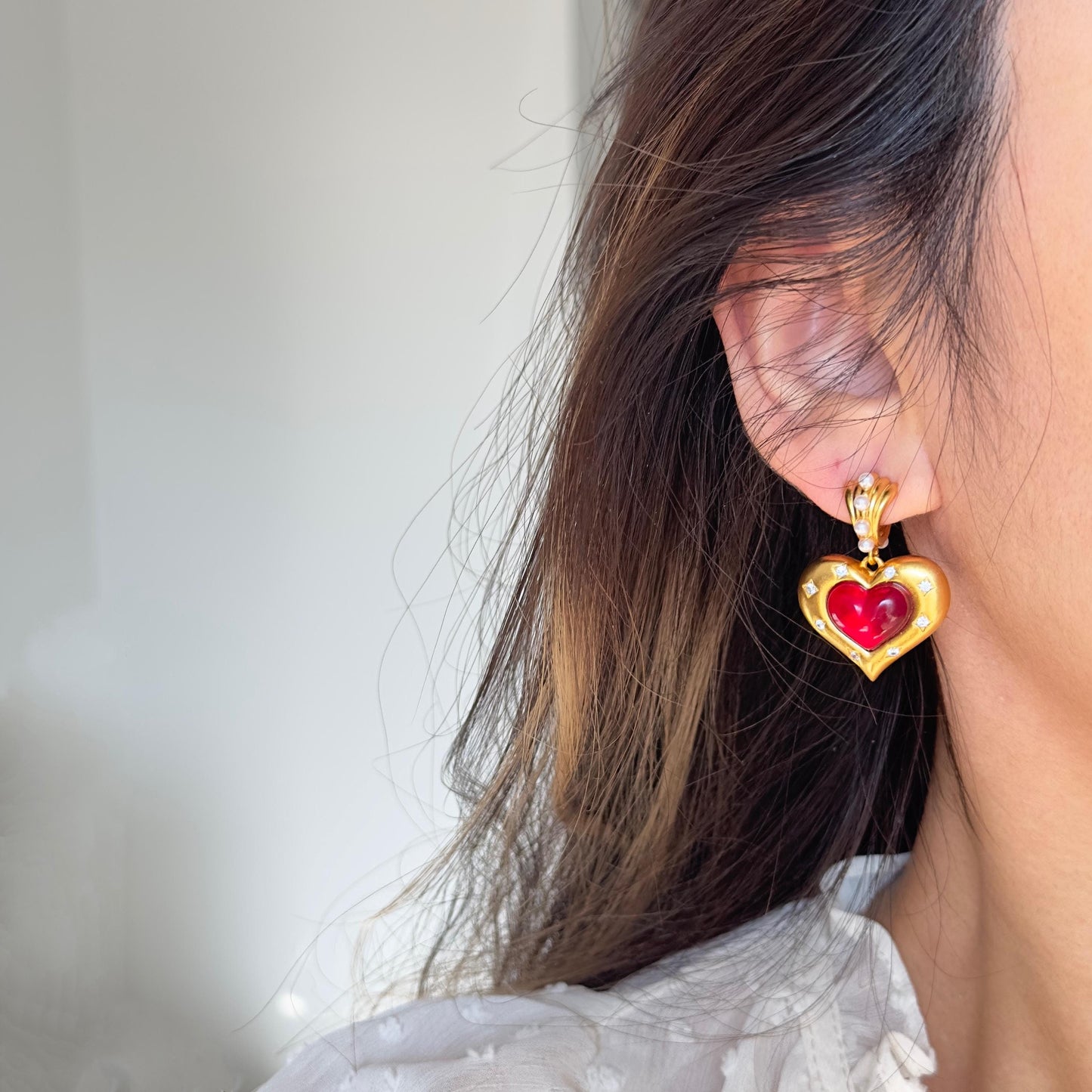 Vintage Style 18K Gold-Plated Red Heart Earrings ft
