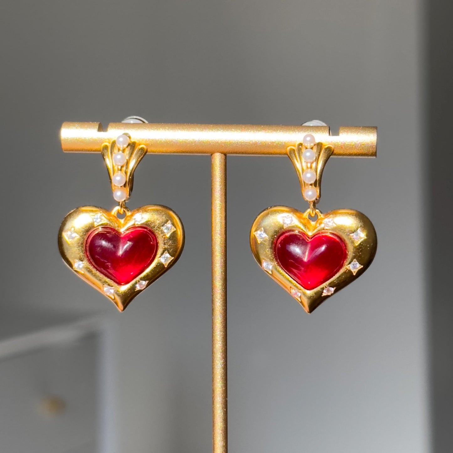 Vintage Style 18K Gold-Plated Red Heart Earrings ft