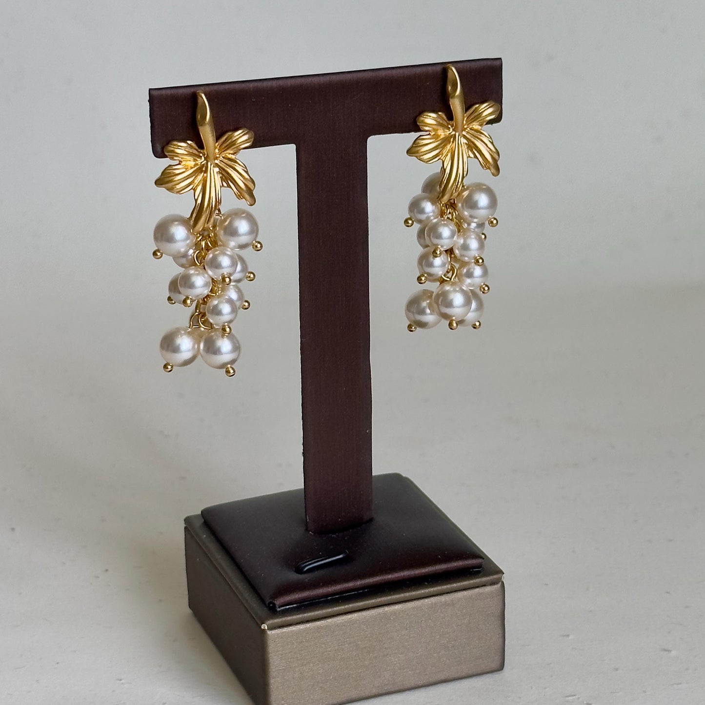 Pearl Cluster Earrings with Gold Leaf Top, Grape-Inspired Pearl Drop Earrings, Faux Pearl Dangle Earrings, Bold Bridal Pearl Earrings