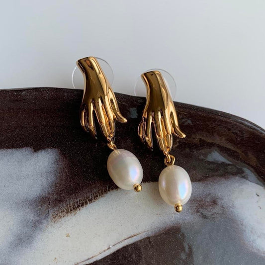 Gold hand baroque pearl earrings, real pearl earrings, chic pearl earrings