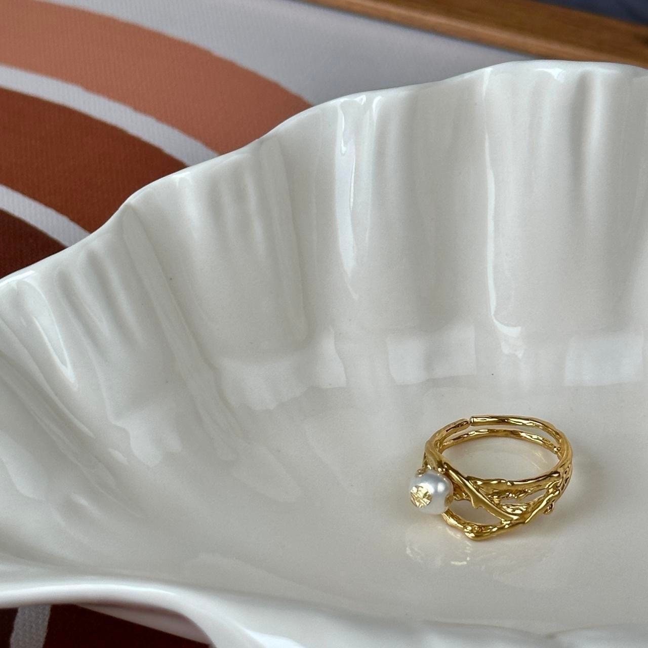 Gold twig-style freshwater pearl rings