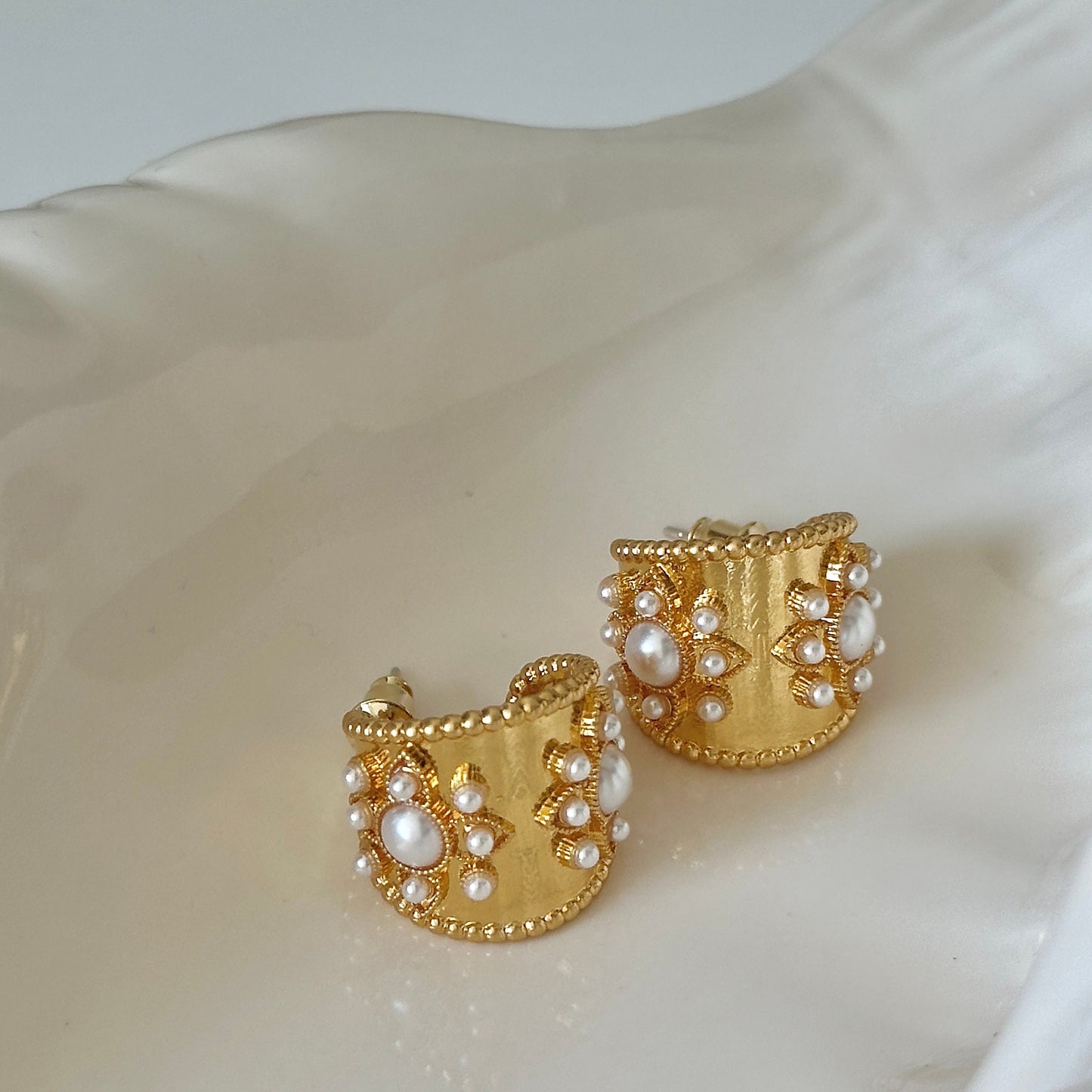 Gold Vintage Style Pearl Open Hoop Stud Earrings, French Style Earrings, Chic Earrings, Pearl Earrings, Hoop Earrings