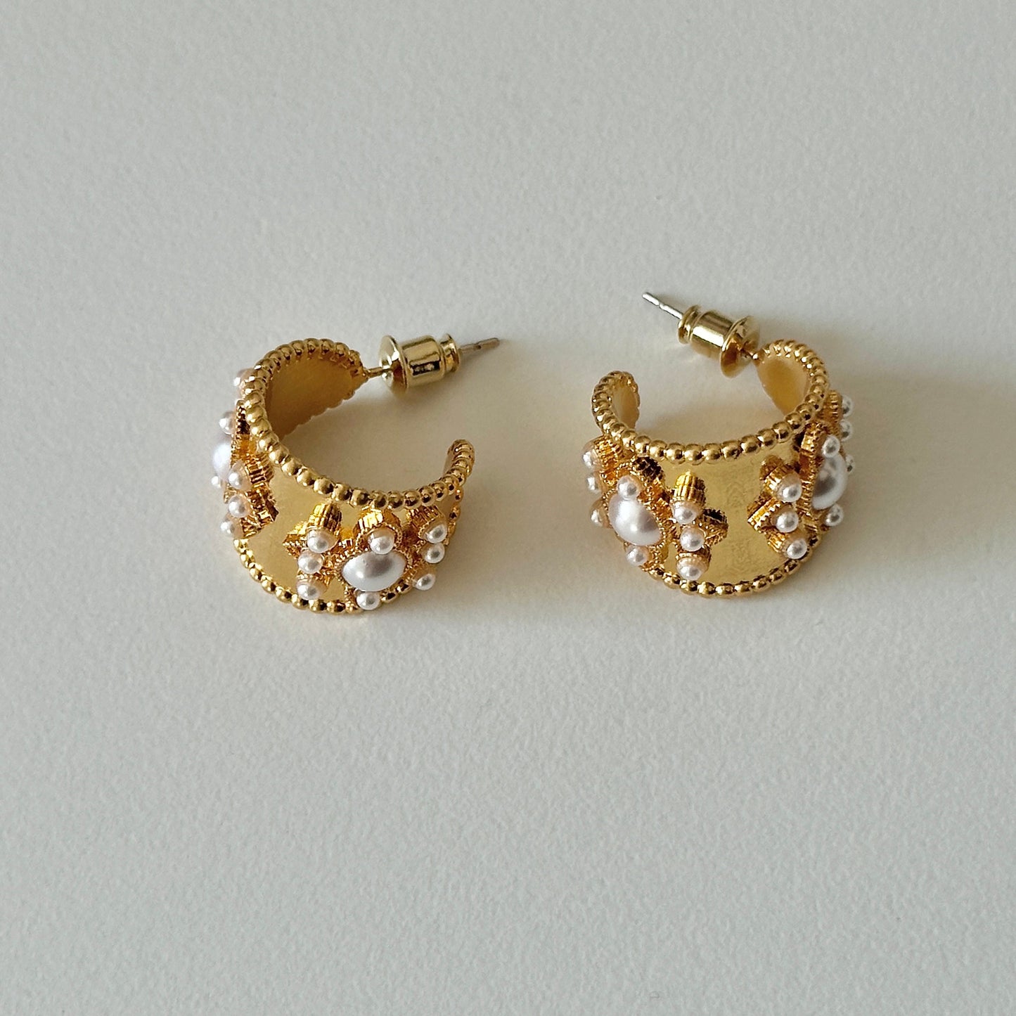 Gold Vintage Style Pearl Open Hoop Stud Earrings, French Style Earrings, Chic Earrings, Pearl Earrings, Hoop Earrings