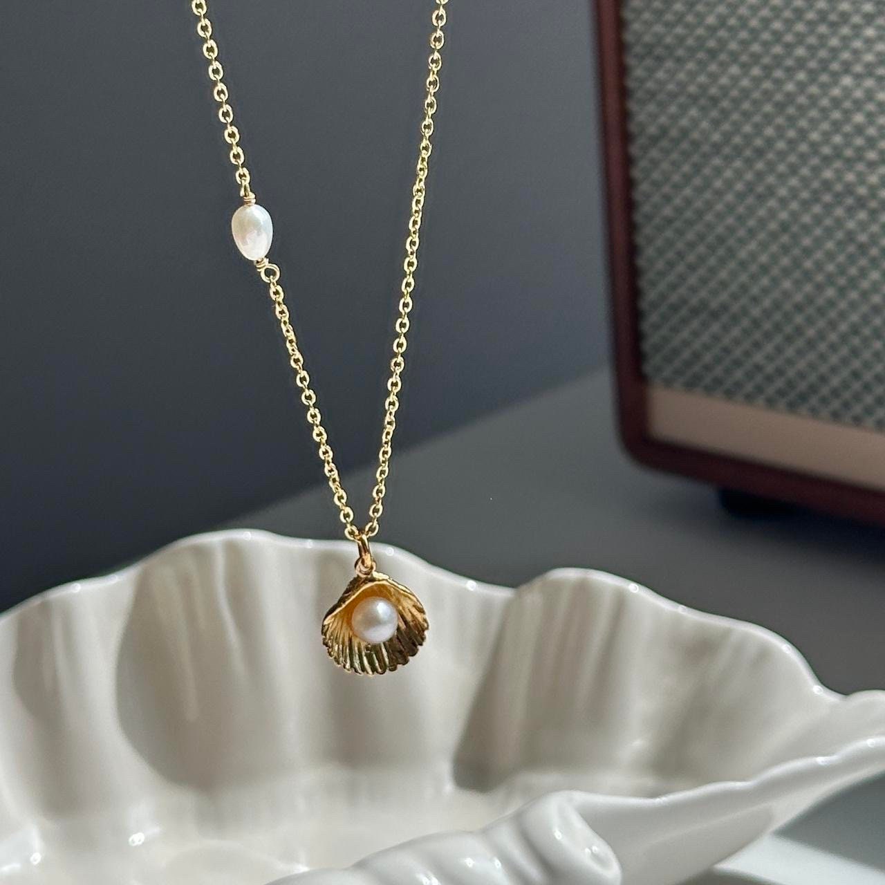 Gold Shell Freshwater Pearl Pendant Necklace