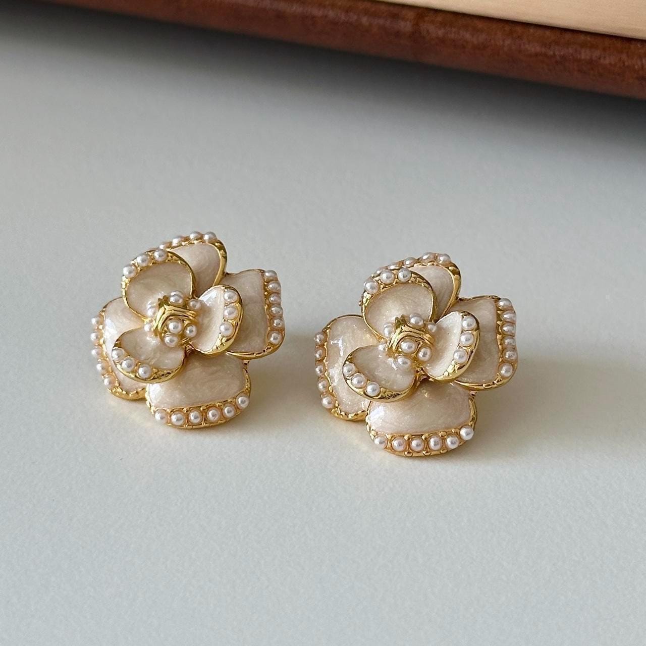 White Enamel Flower Vintage-Style Stud Earrings, Flower Earrings, Wedding Earrings, Bridal  Earrings, White Flower Earrings, Gift for her