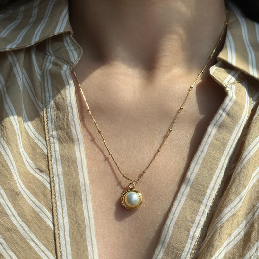 Freshwater Pearl Pendant Gold necklace