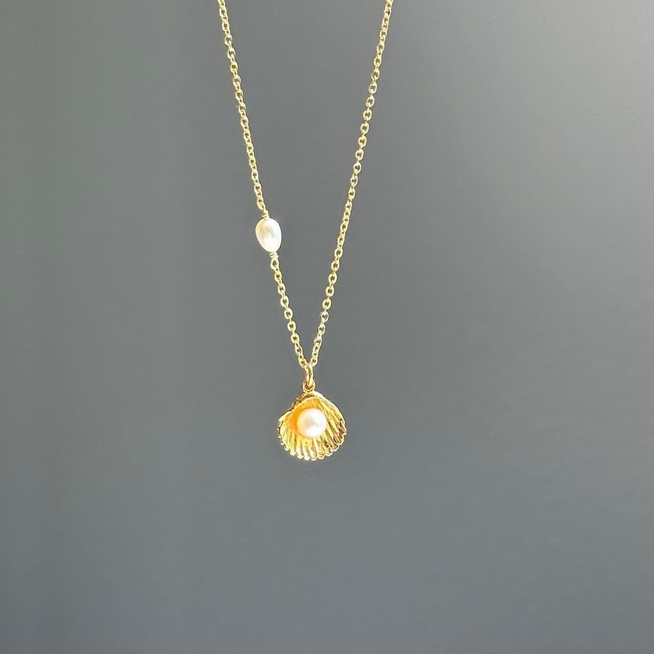 Gold Shell Freshwater Pearl Pendant Necklace