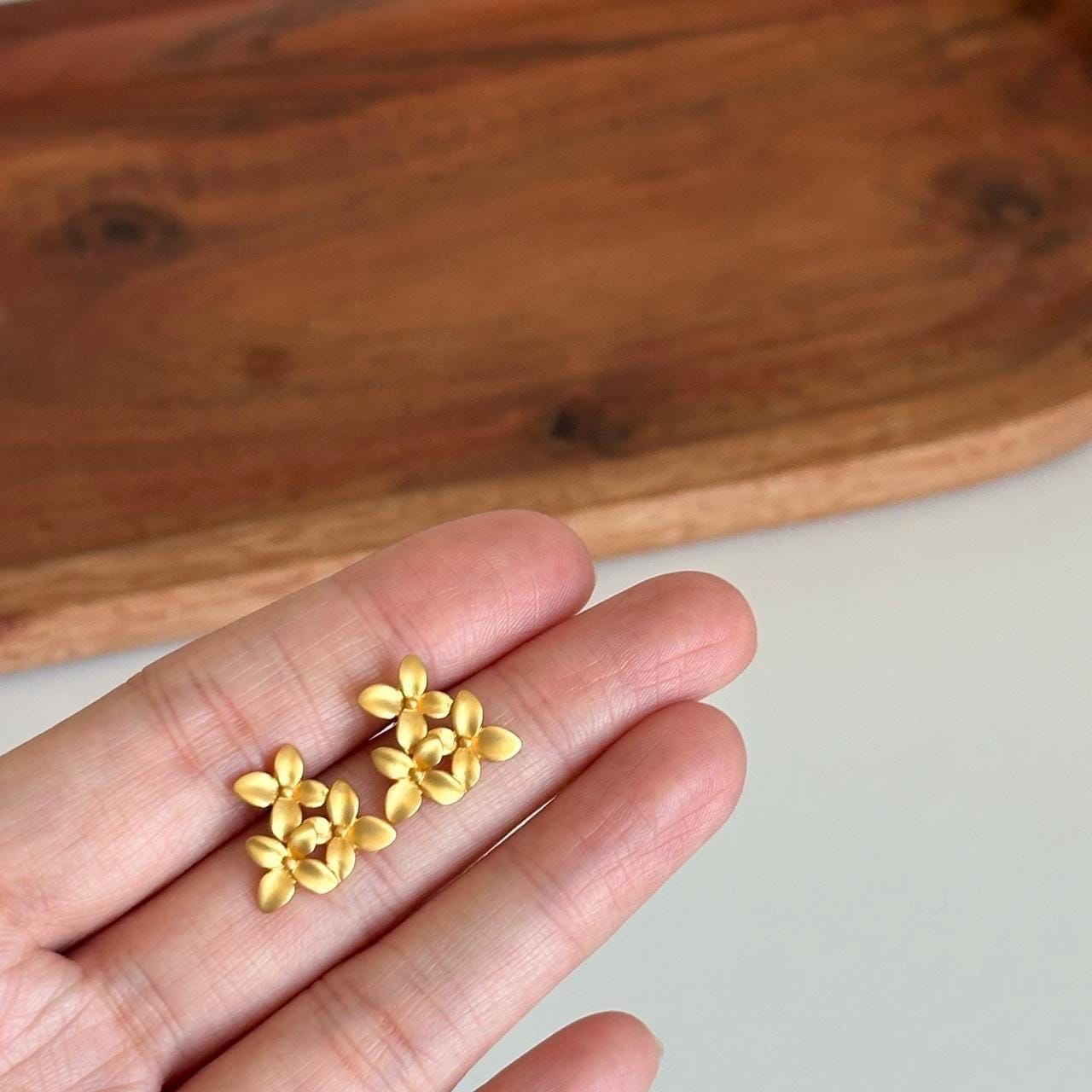 Matte Gold Flower Stud Earrings, Flower Stud Earrings, Minimalist Floral Earrings, Elegant Gold Petal Jewelry, Hypoallergenic Gift for Women
