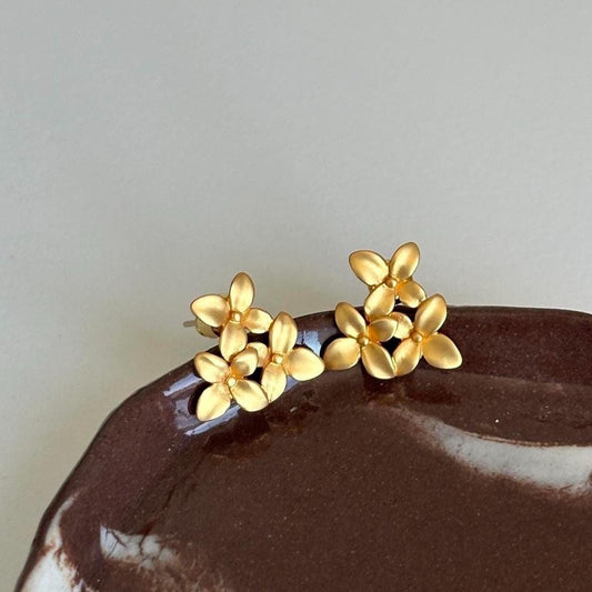 Matte Gold Flower Stud Earrings, Flower Stud Earrings, Minimalist Floral Earrings, Elegant Gold Petal Jewelry, Hypoallergenic Gift for Women