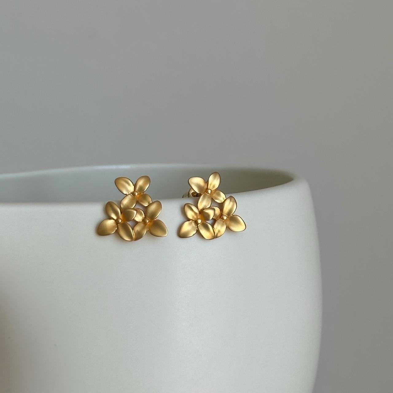 Matte Gold Flower Stud Earrings, Flower Stud Earrings, Minimalist Floral Earrings, Elegant Gold Petal Jewelry, Hypoallergenic Gift for Women