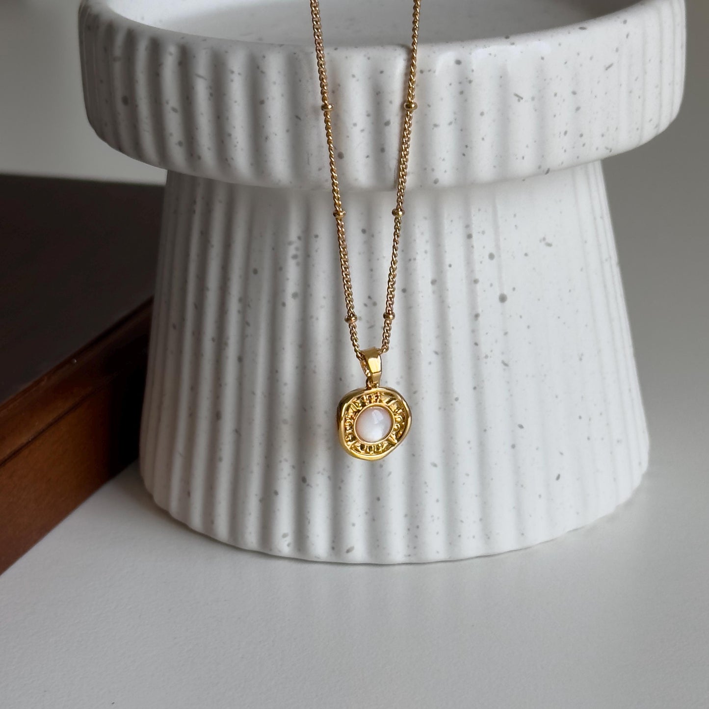 Mother of Pearl Pendant Necklace