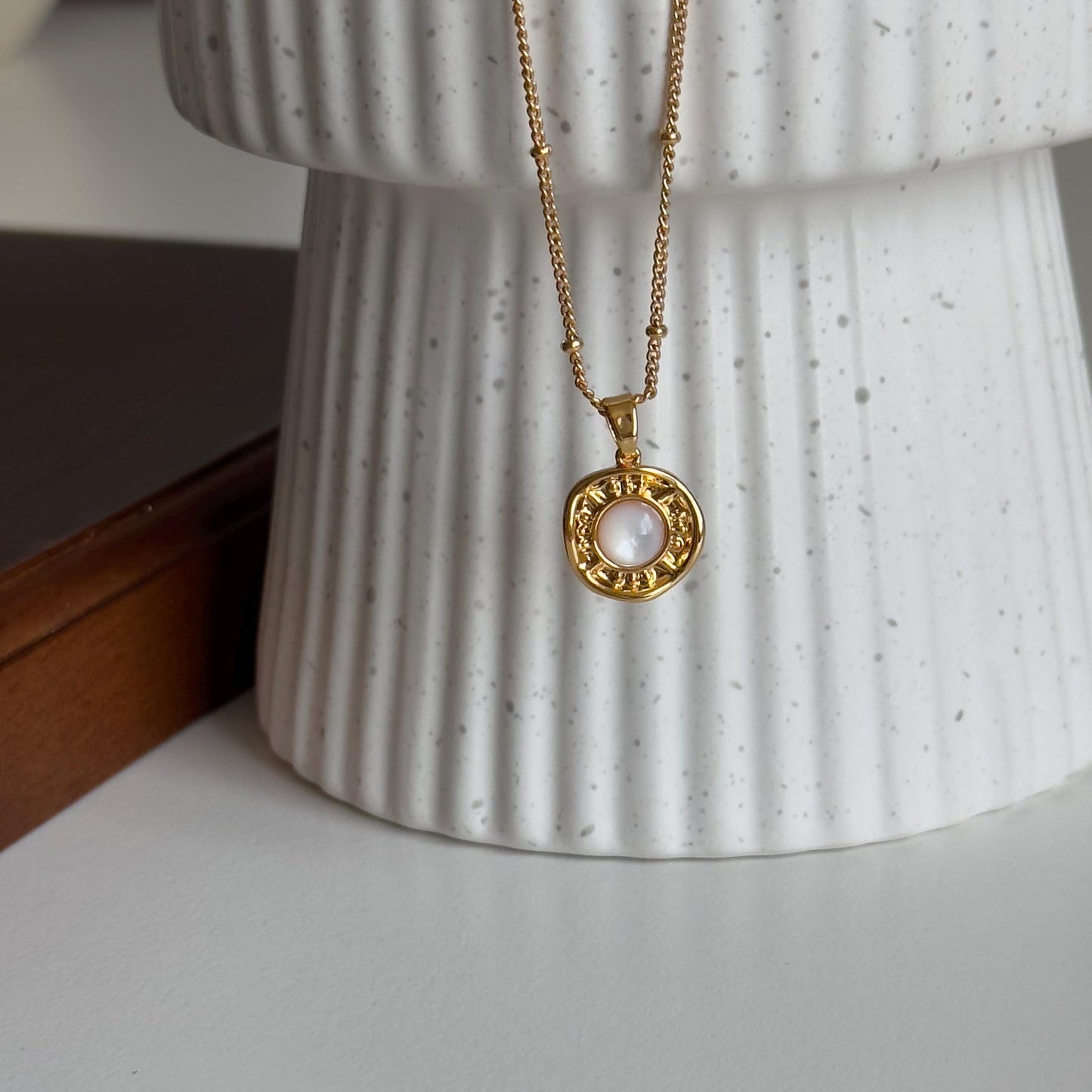 Mother of Pearl Pendant Necklace