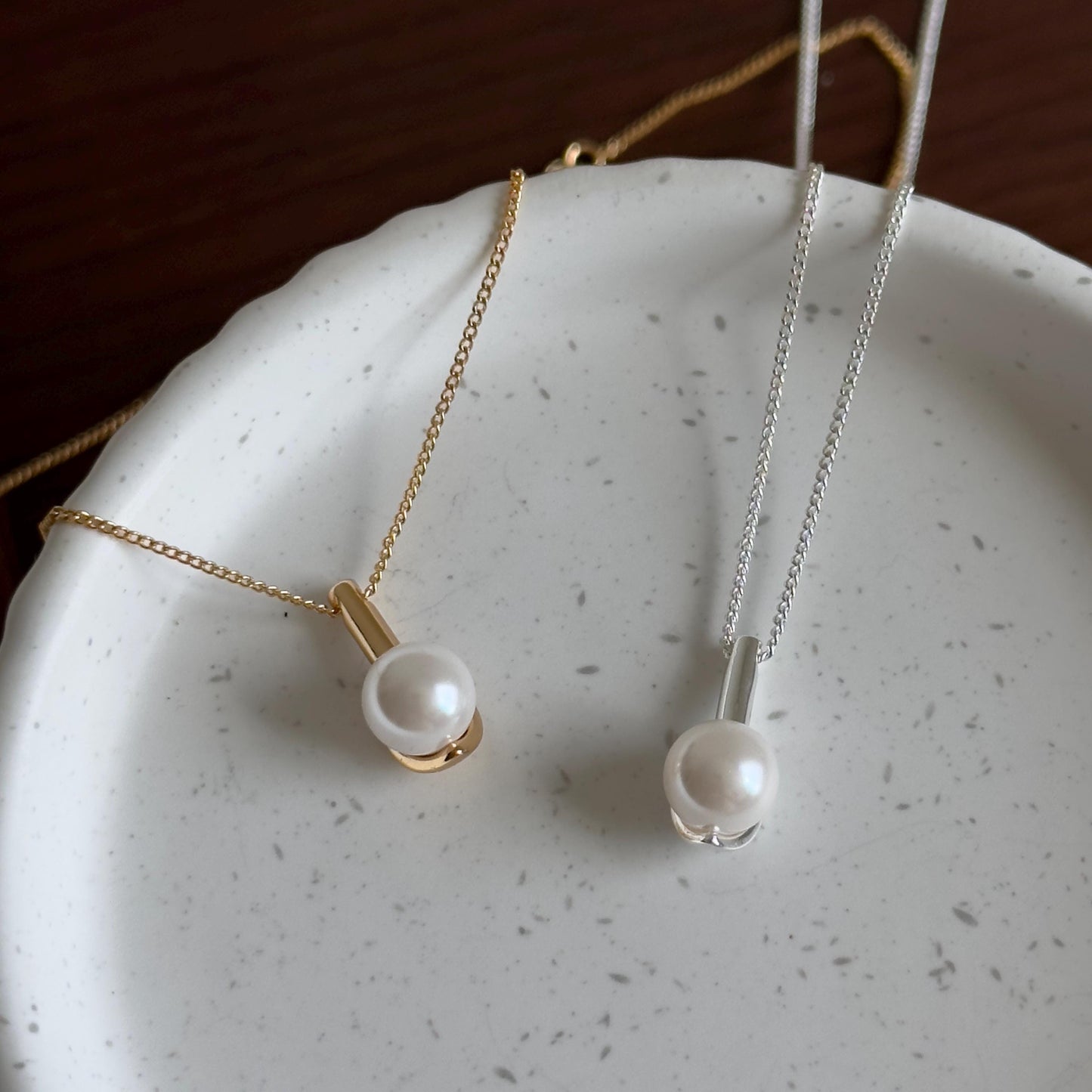 Elegant Pearl Pendant Necklace