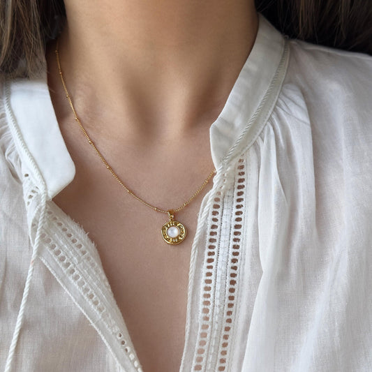 Mother of Pearl Pendant Necklace