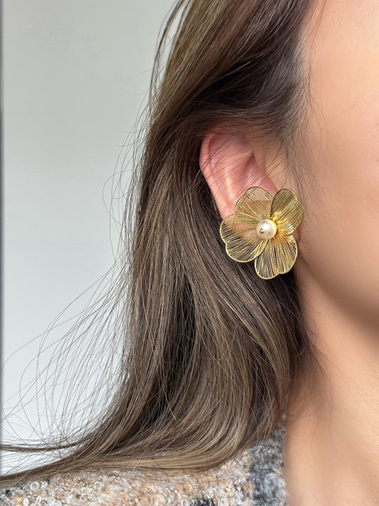 Gold Floral Pearl Stud Earrings, Gold Layered Floral Earrings, 3D Hollow Flower with Pearl Flower Stud, Pearl Bloom Earrings, Elegant flower
