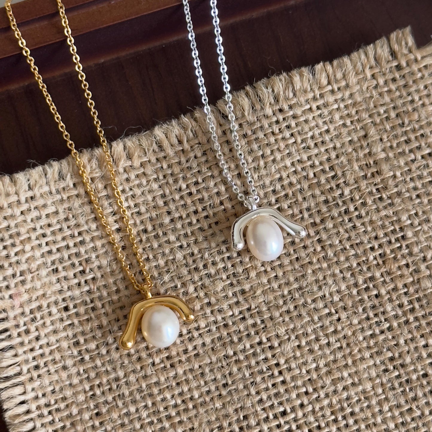 Gold Silver Plated Pearl Necklace, Minimalist Curved Pendant, Dainty Freshwater Pearl Chain, Necklace Gift for Her, Elegant Everyday Jewelry