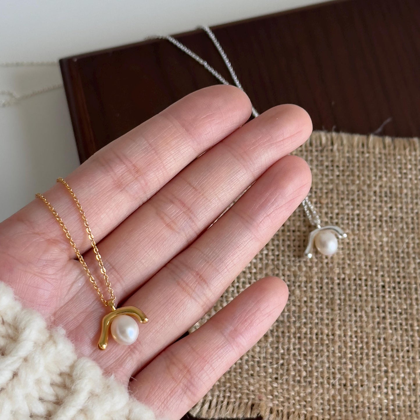 Gold Silver Plated Pearl Necklace, Minimalist Curved Pendant, Dainty Freshwater Pearl Chain, Necklace Gift for Her, Elegant Everyday Jewelry