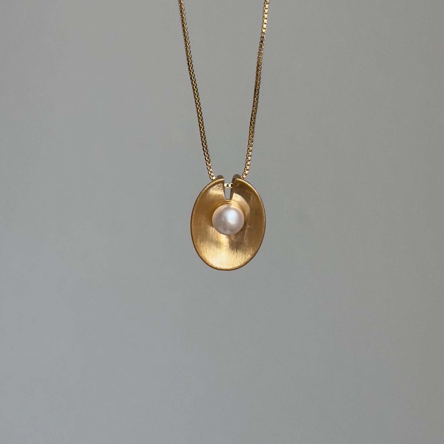 Organic Shell-Inspired Pearl Necklace