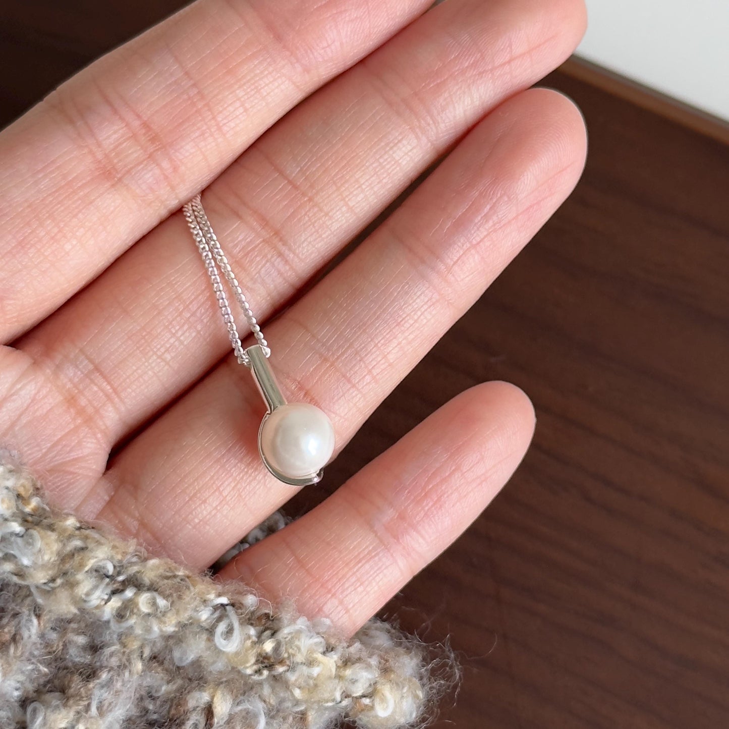 Elegant Pearl Pendant Necklace