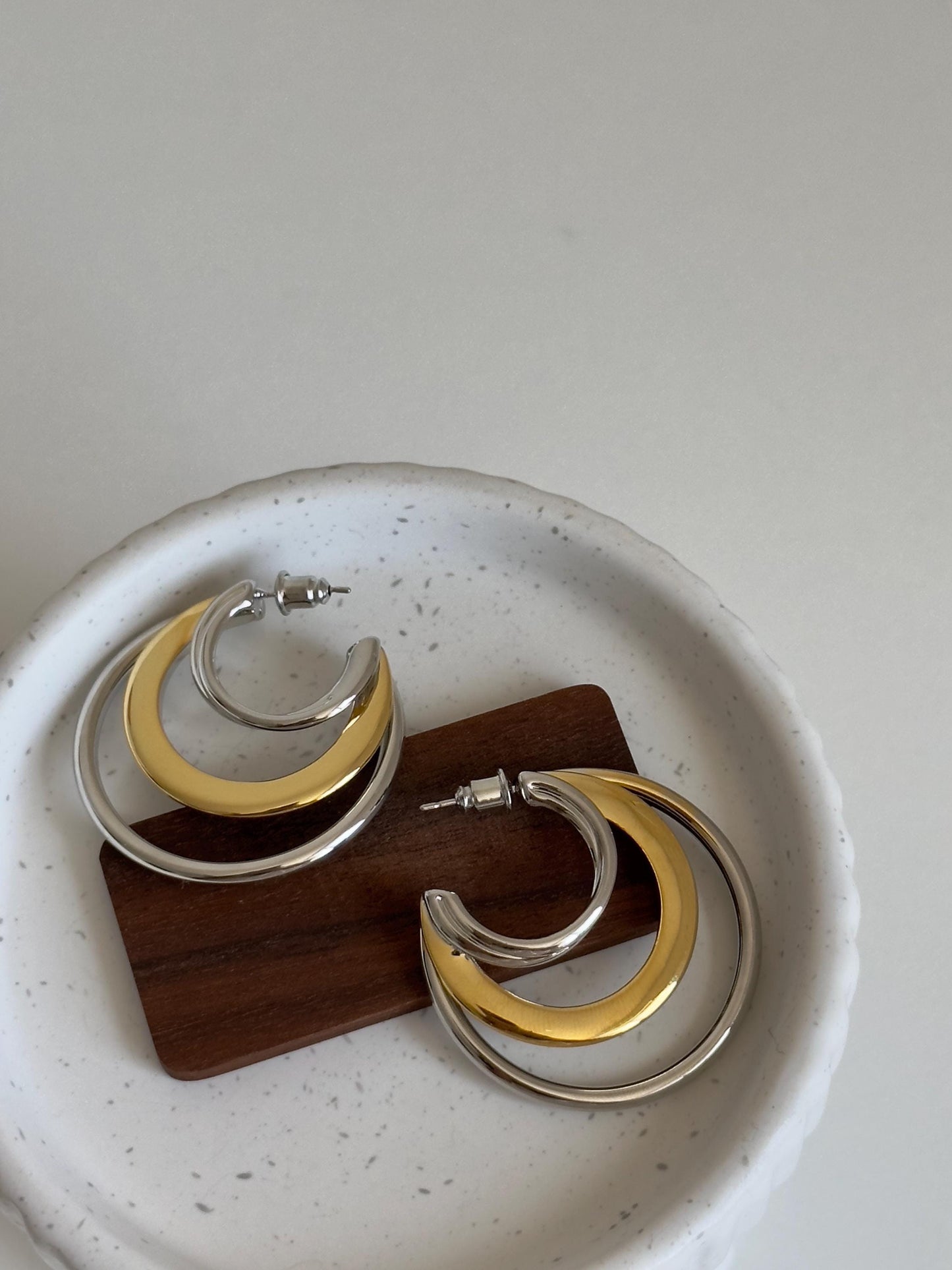 Chunky Gold Silver Hoop Earrings, Triple Layer Statement Circle Earrings, Geometric Bold Earrings for Women, Two Tone Retro Metal Jewelry