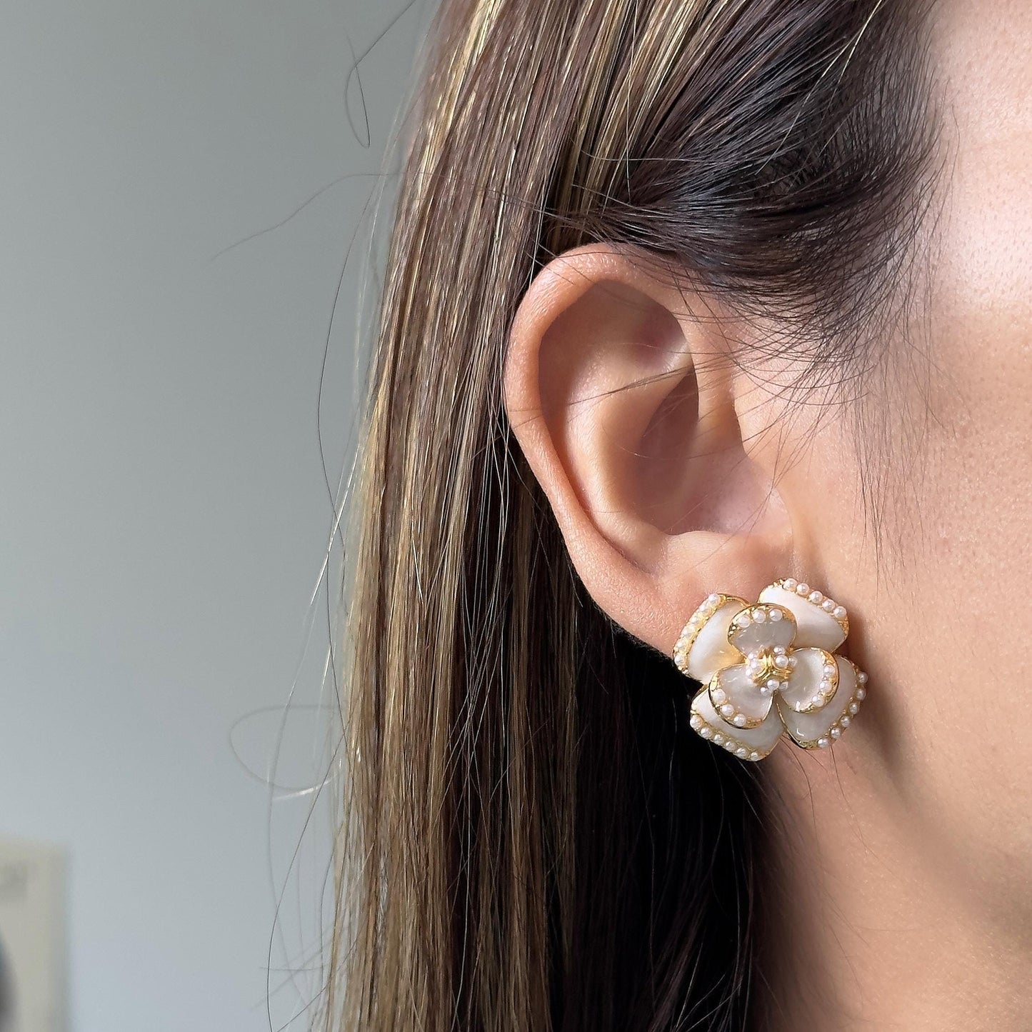 White Enamel Flower Vintage-Style Stud Earrings, Flower Earrings, Wedding Earrings, Bridal  Earrings, White Flower Earrings, Gift for her