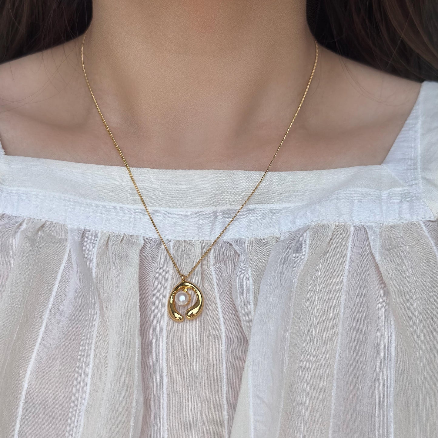 Modern Pearl Pendant Necklace, Minimalist Gold & Silver Arc Design, Unique Everyday Pearl Necklace, Geometric Pearl Necklace, Mom‘s Day Gift