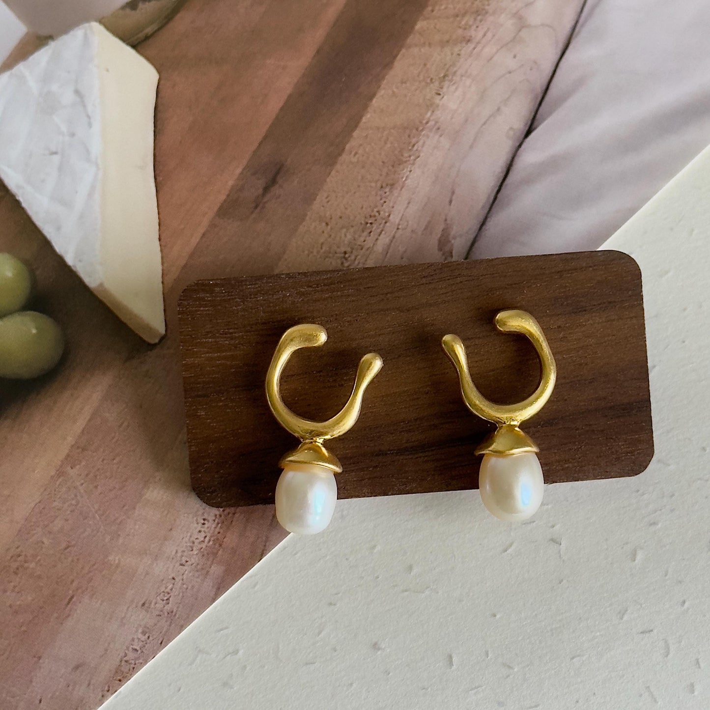 Gold Plated Open Hoop Stud Earrings with Freshwater Pearls, Modern Minimalist Pearl Earrings, Pearl Jewelry, Pearl Earrings, Wedding Gift