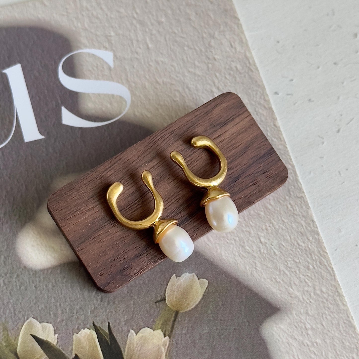 Gold Plated Open Hoop Stud Earrings with Freshwater Pearls, Modern Minimalist Pearl Earrings, Pearl Jewelry, Pearl Earrings, Wedding Gift