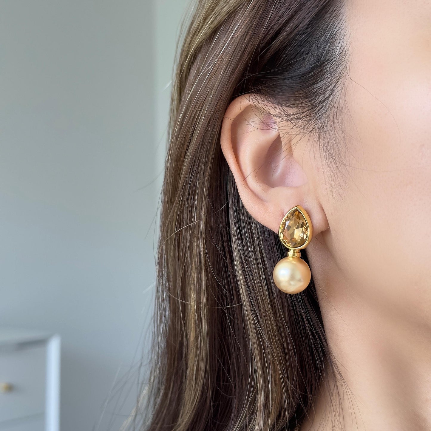 Gold Teardrop Crystal and Champagne Pearl Stud Earrings, Elegant Vintage Inspired Statement Pearl Earrings, Bridesmaid Gift, Crystal Earring