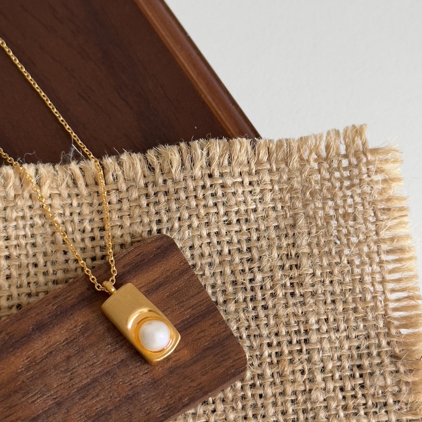 Minimalist Pearl Pendant Necklace, Gold & Silver Matte Geometric Freshwater Pearl Necklace, Dainty Gift for Her, Cute Pearl Pendant Necklace