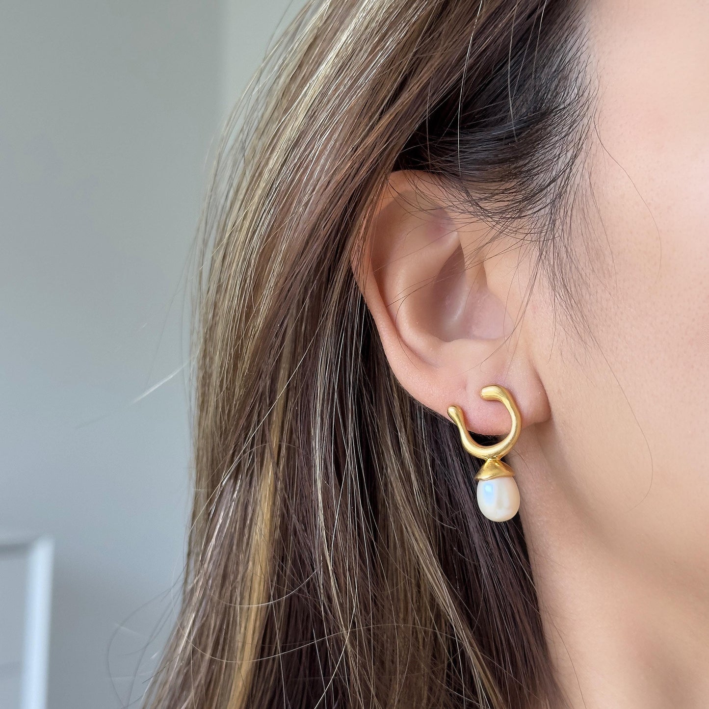 Gold Plated Open Hoop Stud Earrings with Freshwater Pearls, Modern Minimalist Pearl Earrings, Pearl Jewelry, Pearl Earrings, Wedding Gift