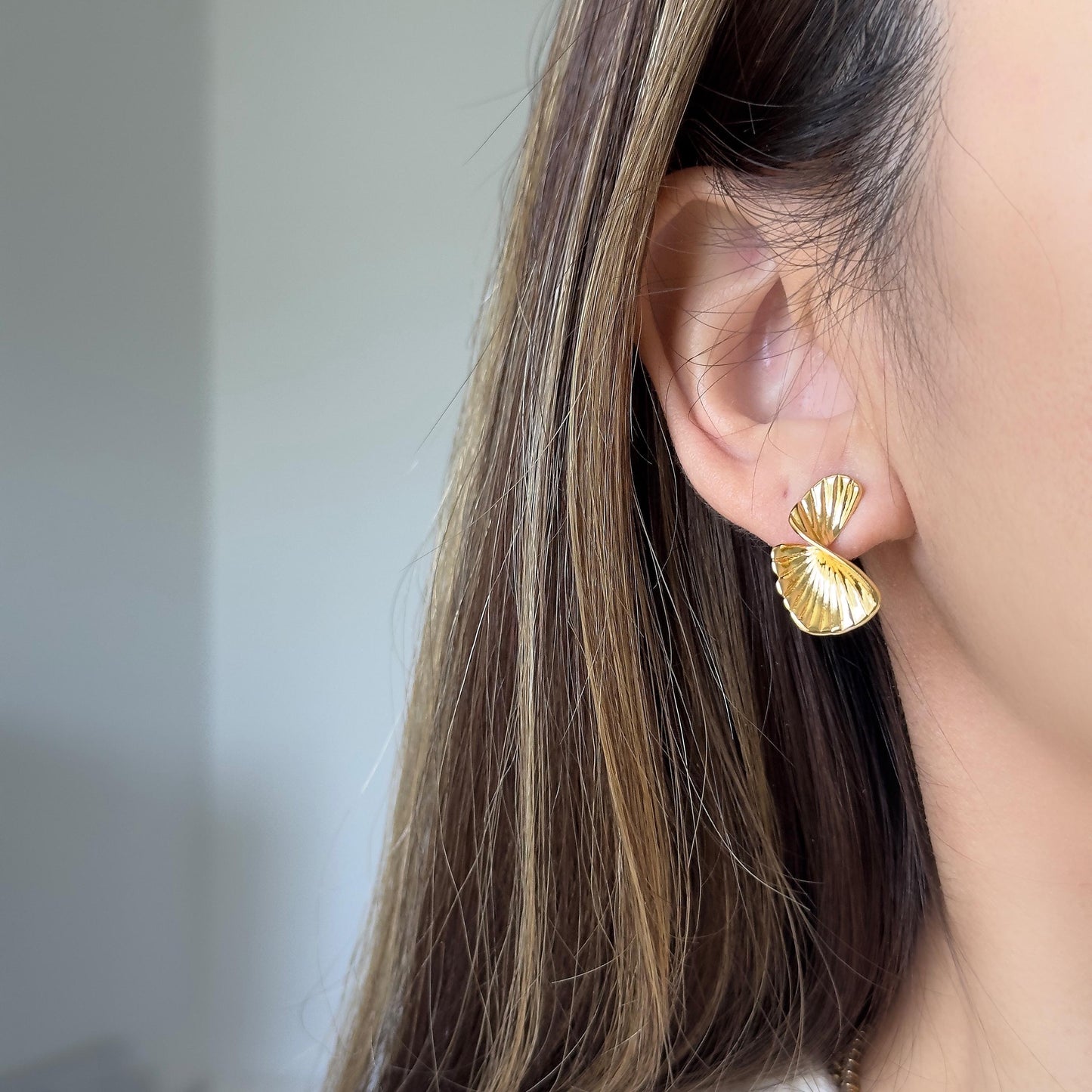 Gold Shell Design Earrings, Twisted Fan Shape Stud Earrings, Sculptural Metal Earrings, Modern Geometric Gold Earrings, Gift for Her